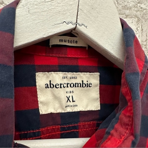 ABERCROMBIE kid’s muscle button down checkered‎ size XL red and blue - Picture 2 of 4